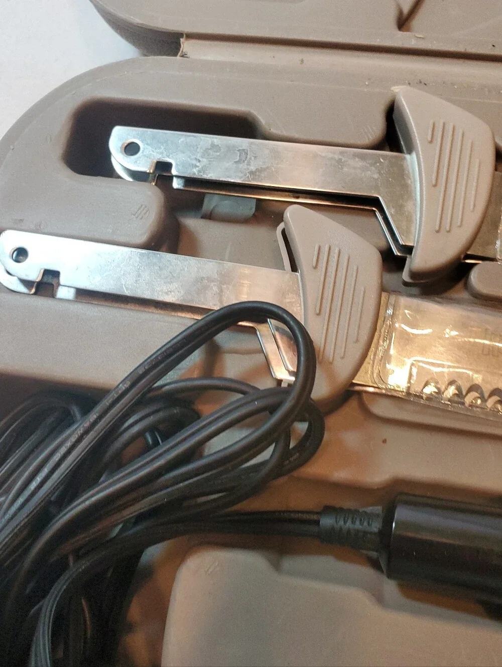 Rapala Electric Fillet Knife Hard Shell Tackle Case 2 Blades Battery Charger EUC